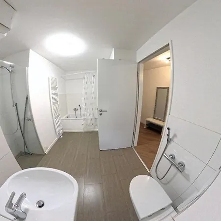 Modern 2-room For Up To 4 People Apartamento *